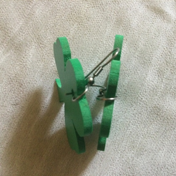 St. Patrick’s Day Shamrock Irish Eire Green Dangle Earrings Artisan Handmade - Picture 5 of 5